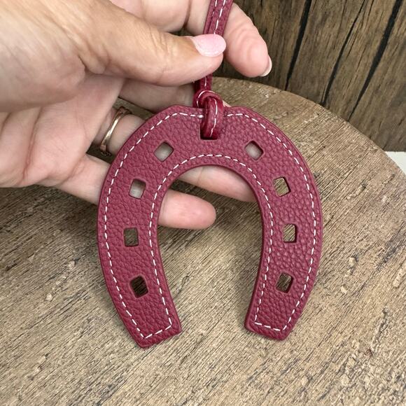 Red Western Purse Charm Horseshoe Bag Charm Maroon Keychain Flair NEW FAST SHIP - Picture 4 of 4